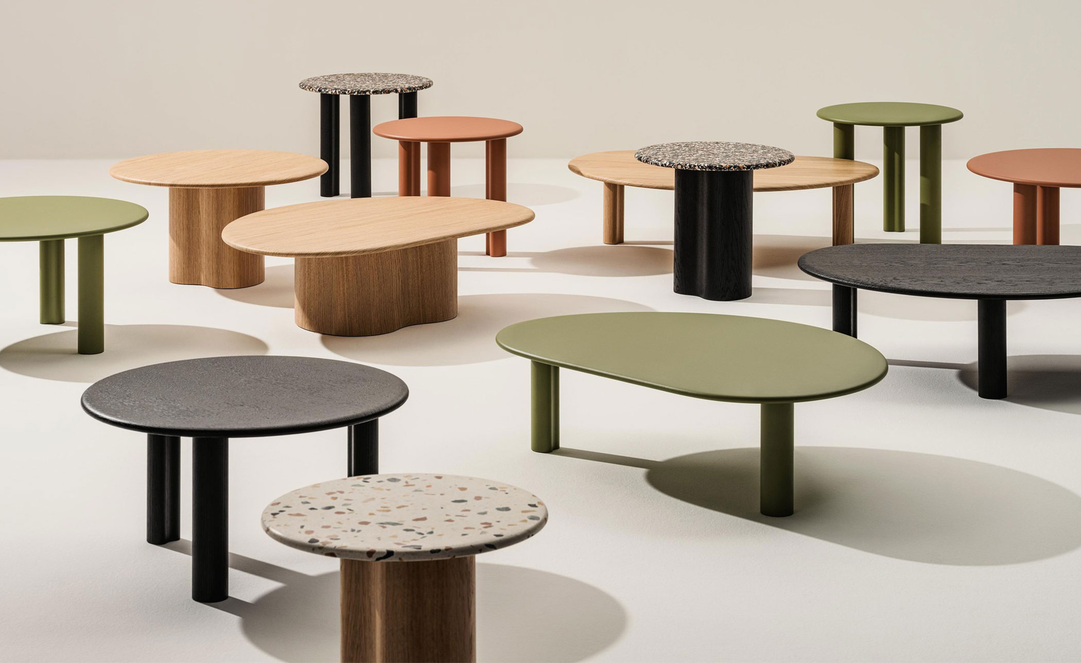 Ghia Organic Table with central base