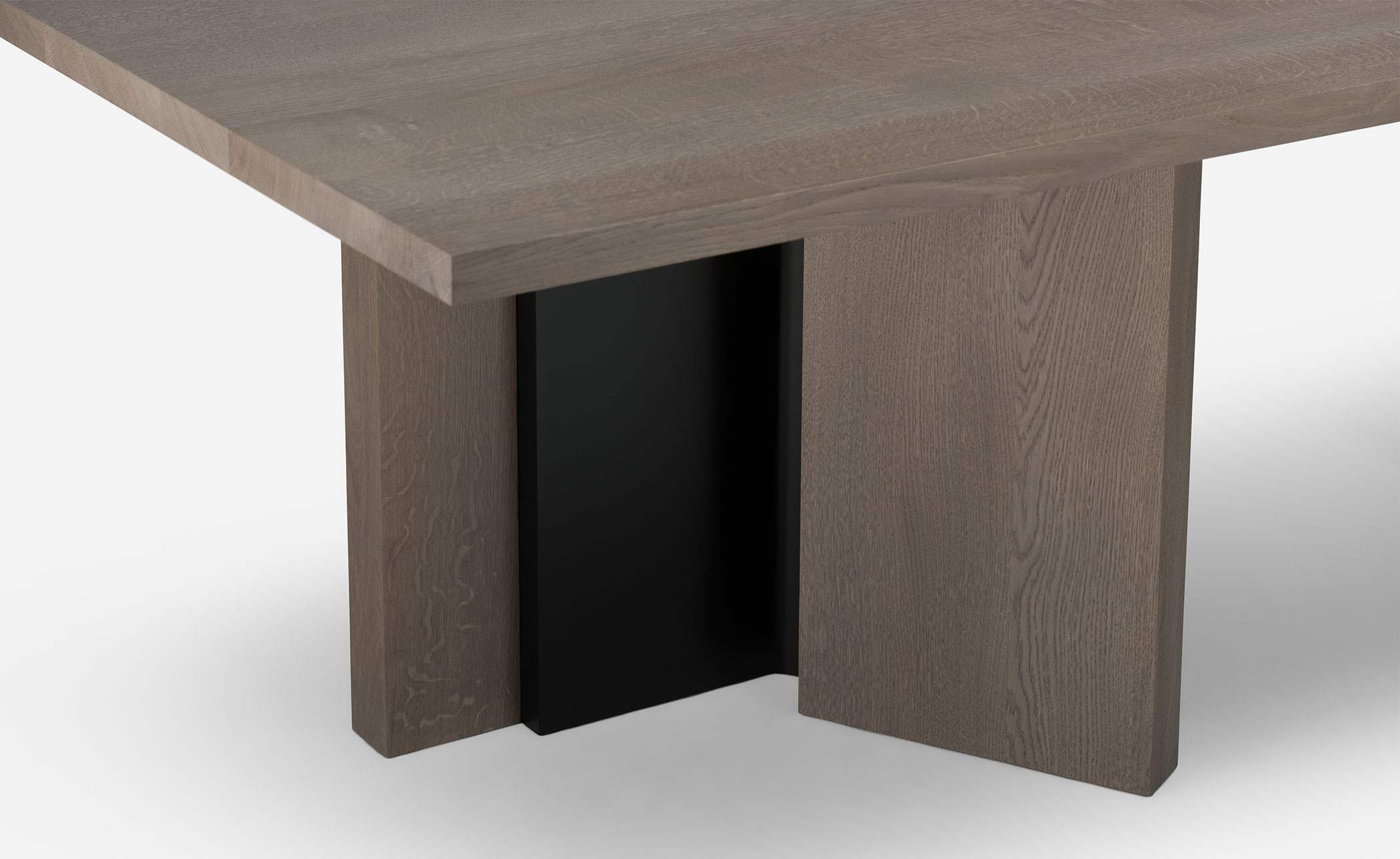 Izar Dining Table
