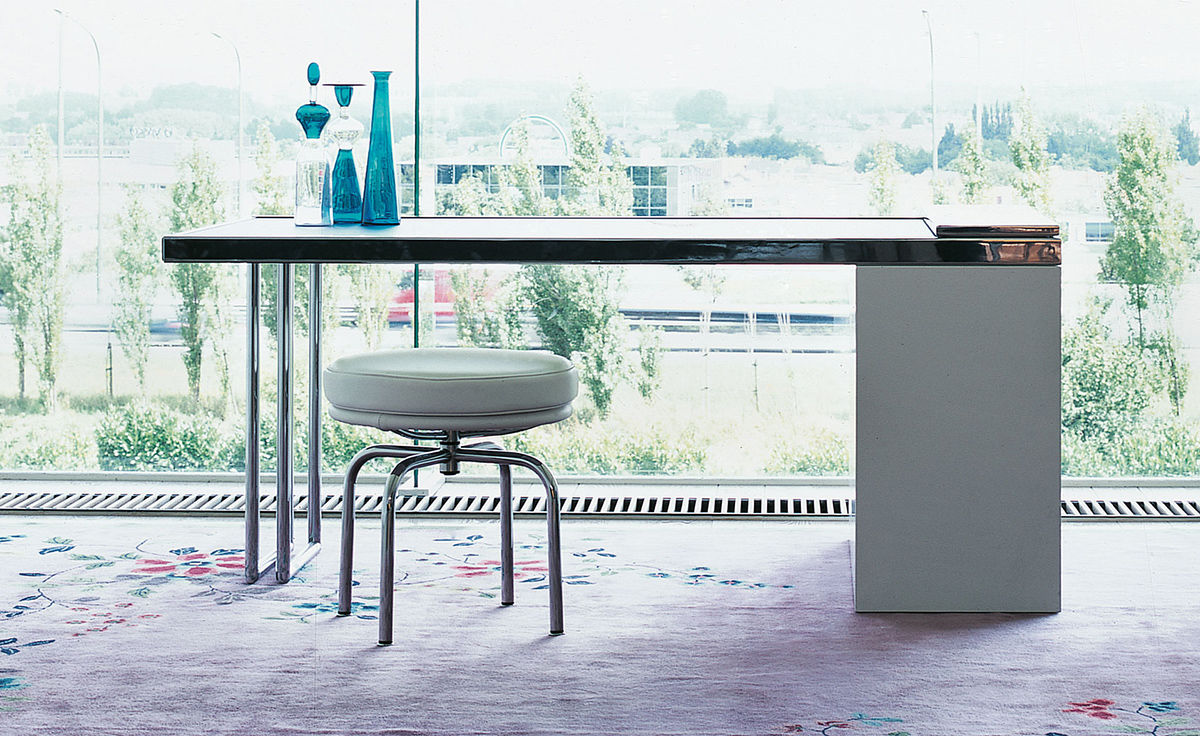 le corbusier lc8 revolving stool