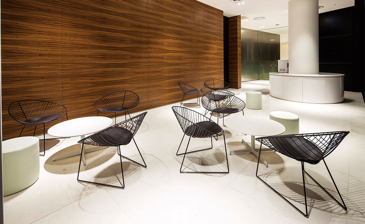 leaf lounge chair with sled base