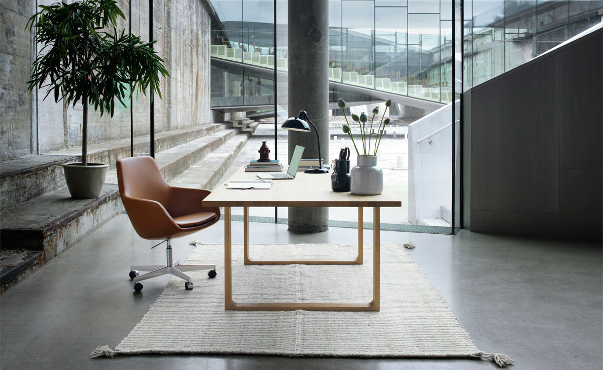 little giraffe chair with 5 star base