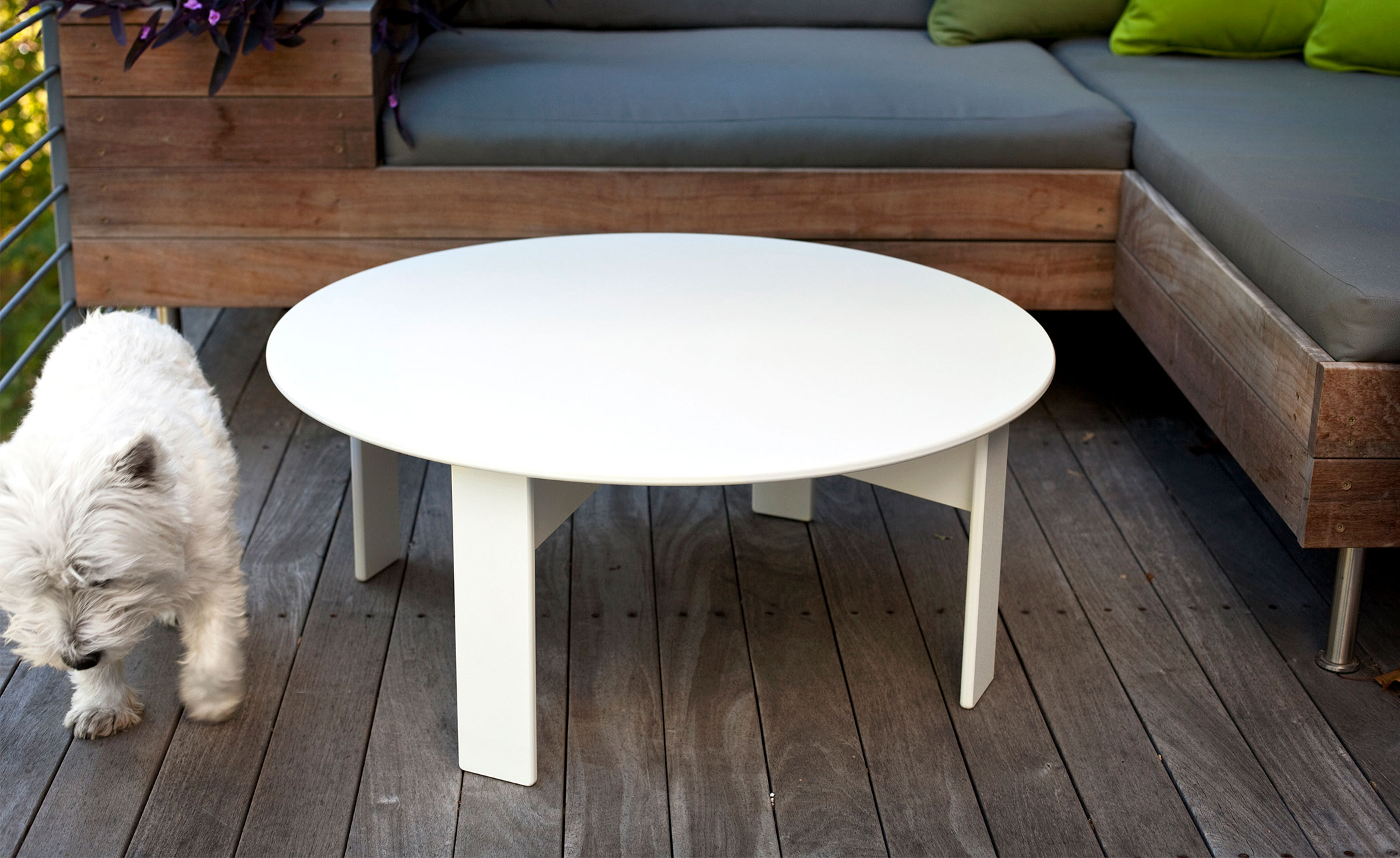 Lollygagger Cocktail Table Round
