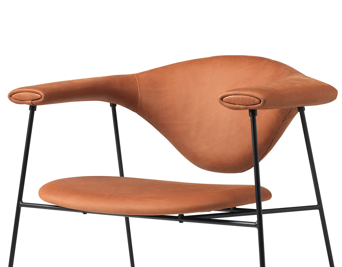 masculo lounge chair with sled base