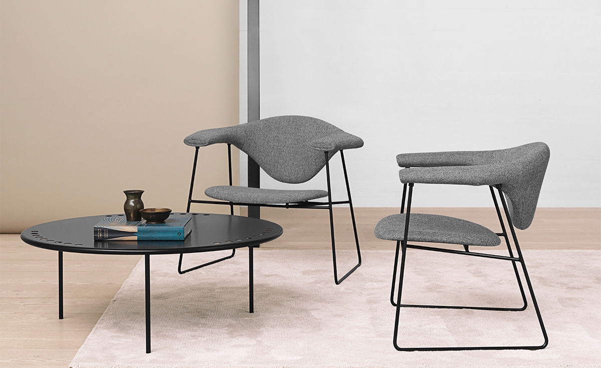 masculo lounge chair with sled base