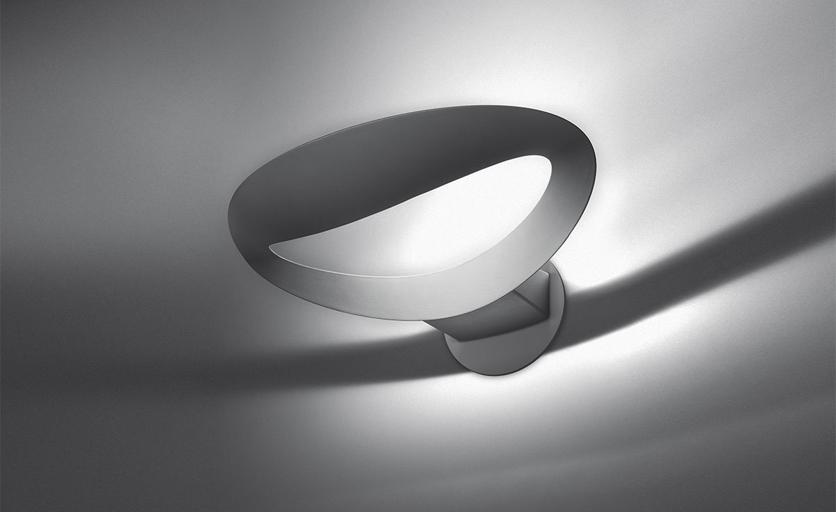 mesmeri wall light