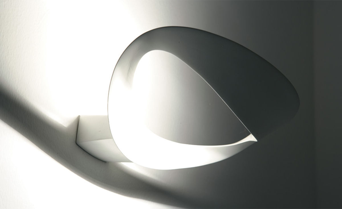 mesmeri wall light
