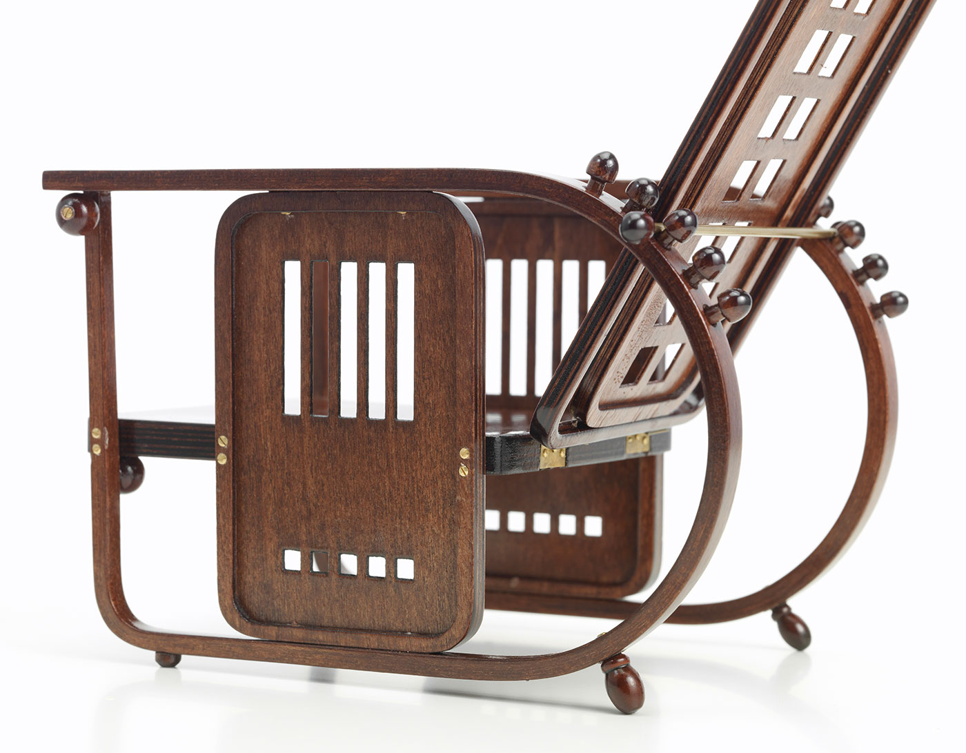 miniature sitting machine