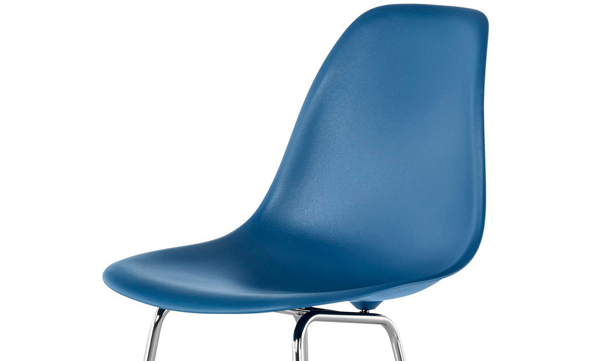 eames® molded plastic stool