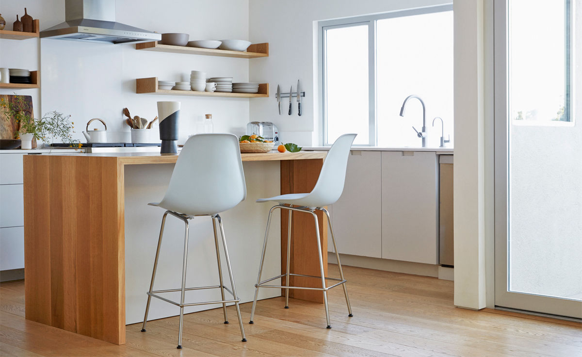 eames® molded plastic stool