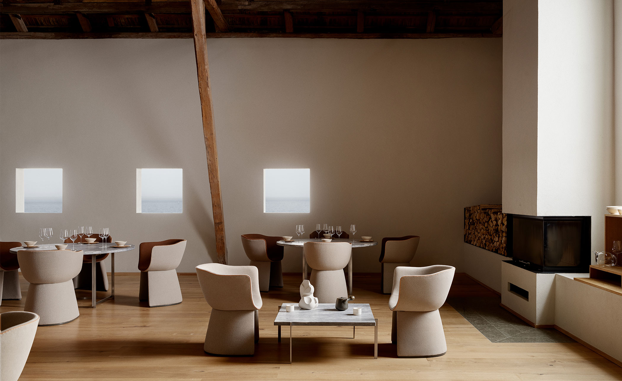 Monolit Lounge Chair with leather piping