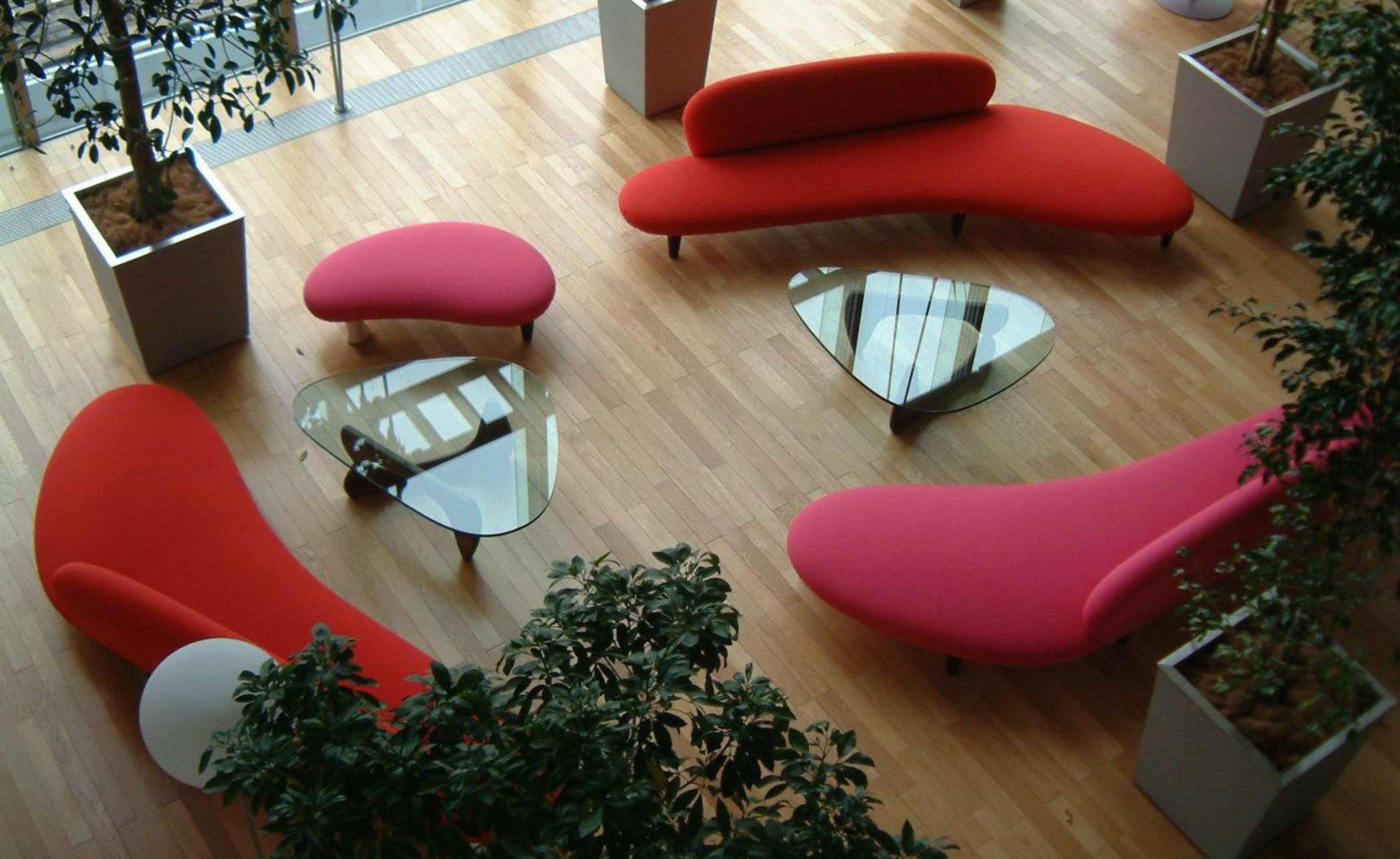 noguchi freeform sofa