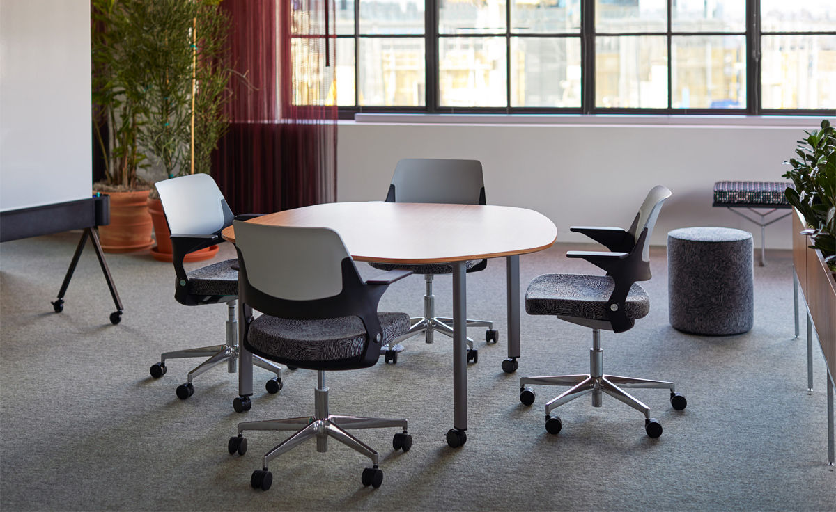ollo light task chair with arms