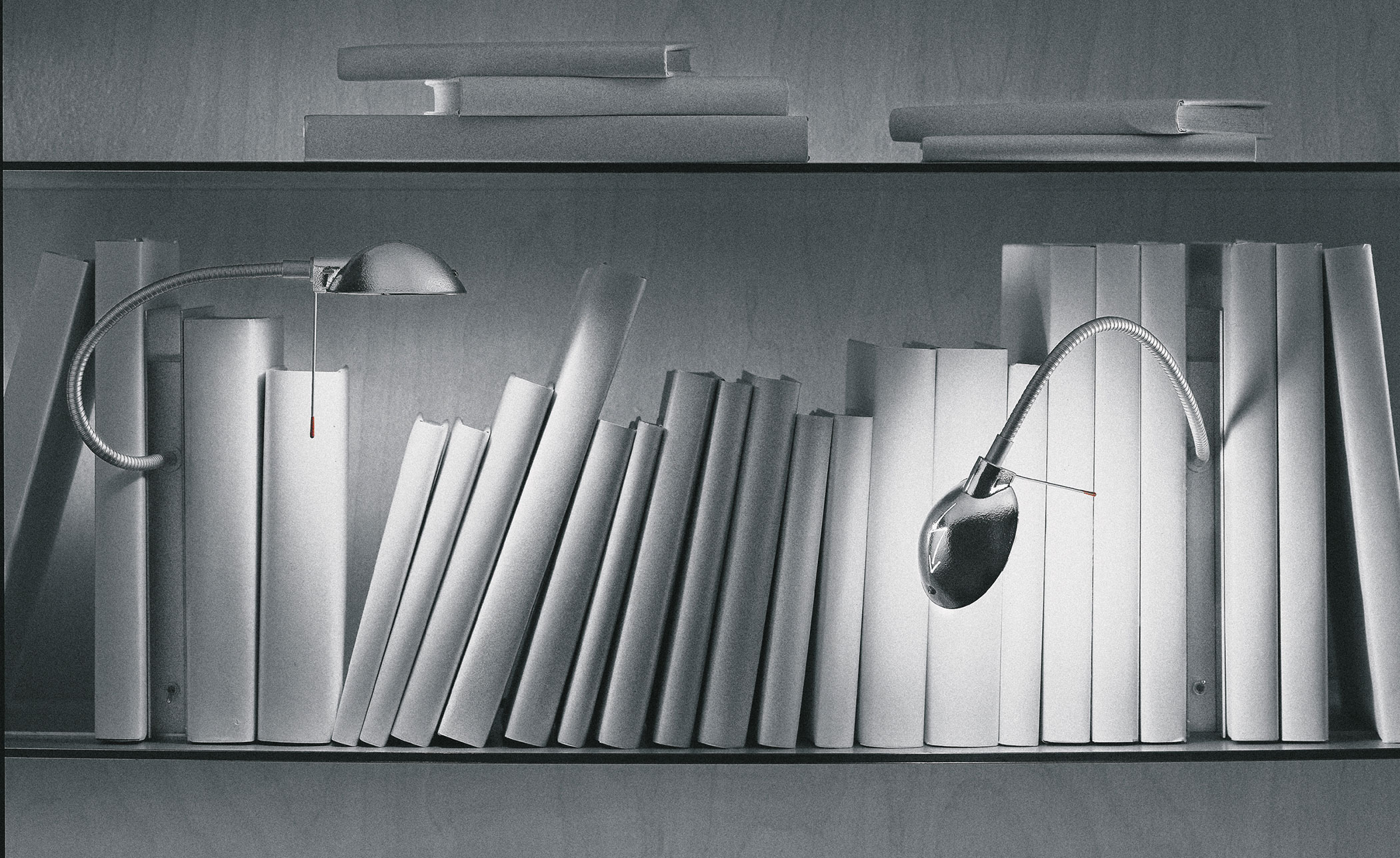 Oskar Bookshelf Lamp