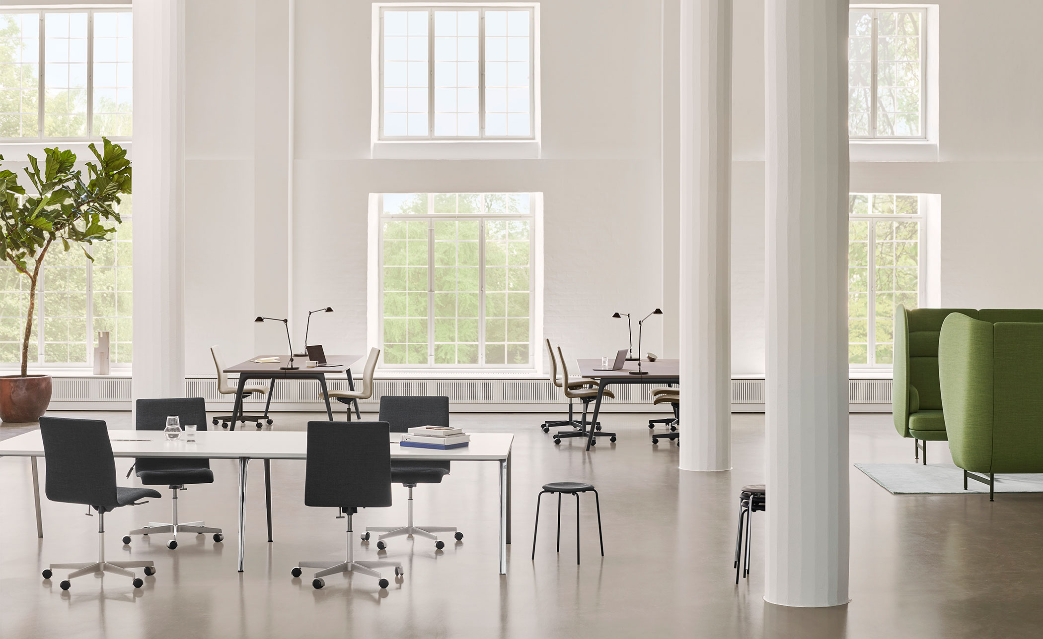 Oxford™ Low Back Chair with 5-star base