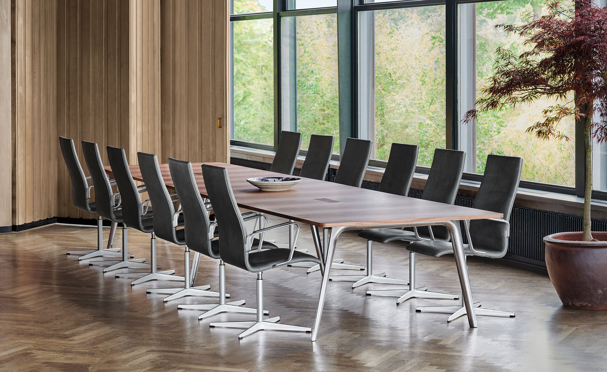 Oxford™ Medium Back Chair with 4-star base