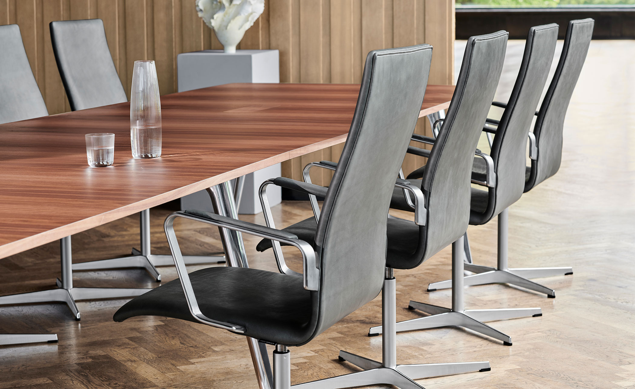 Oxford™ Medium Back Chair with 4-star base