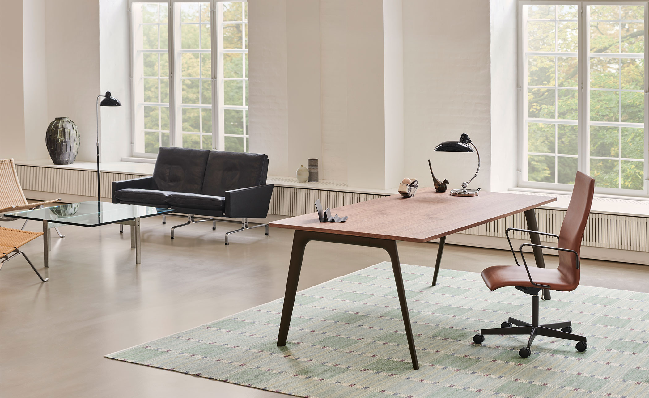Oxford™ Medium Back Chair with 5-star base