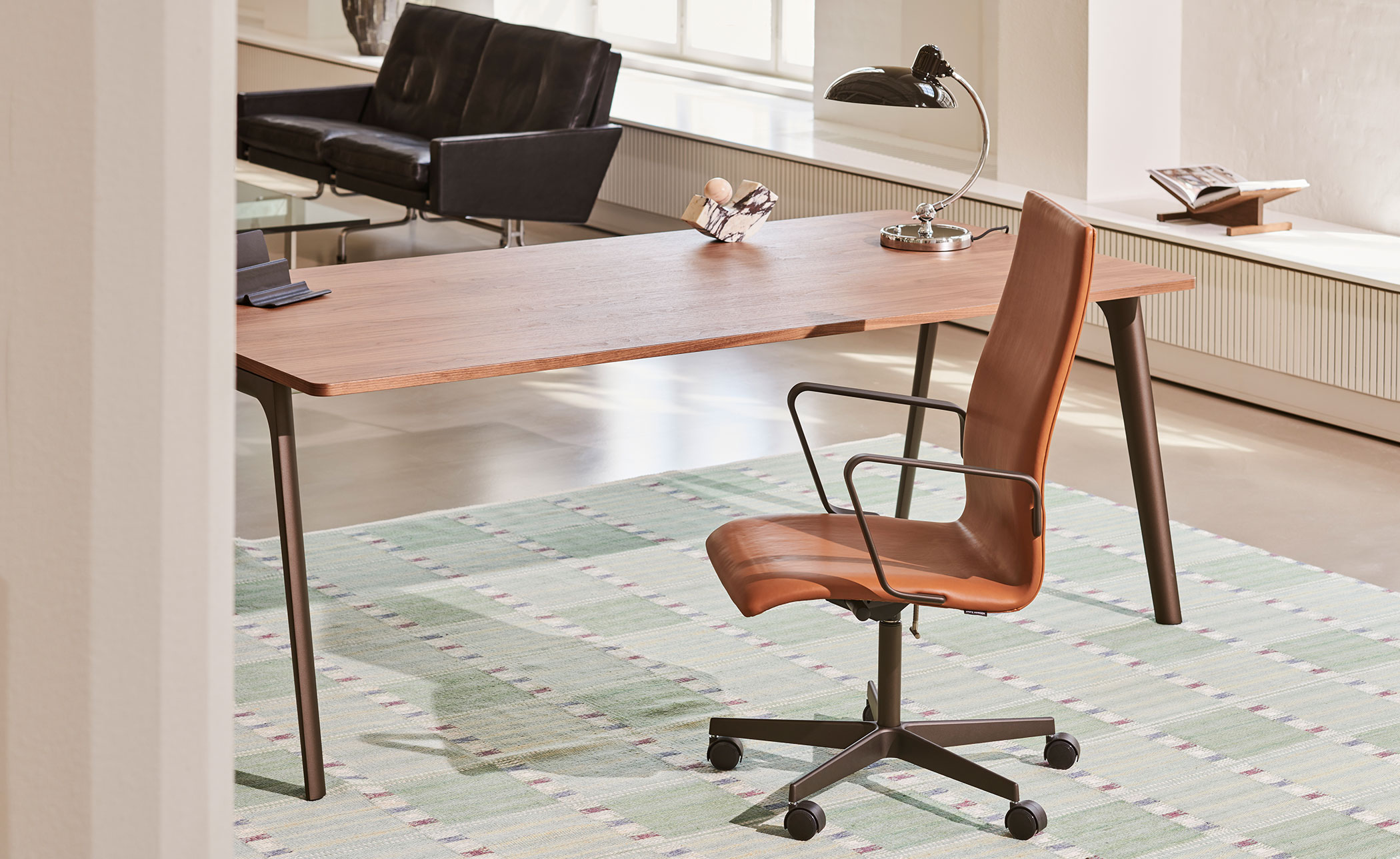 Oxford™ Medium Back Chair with 5-star base