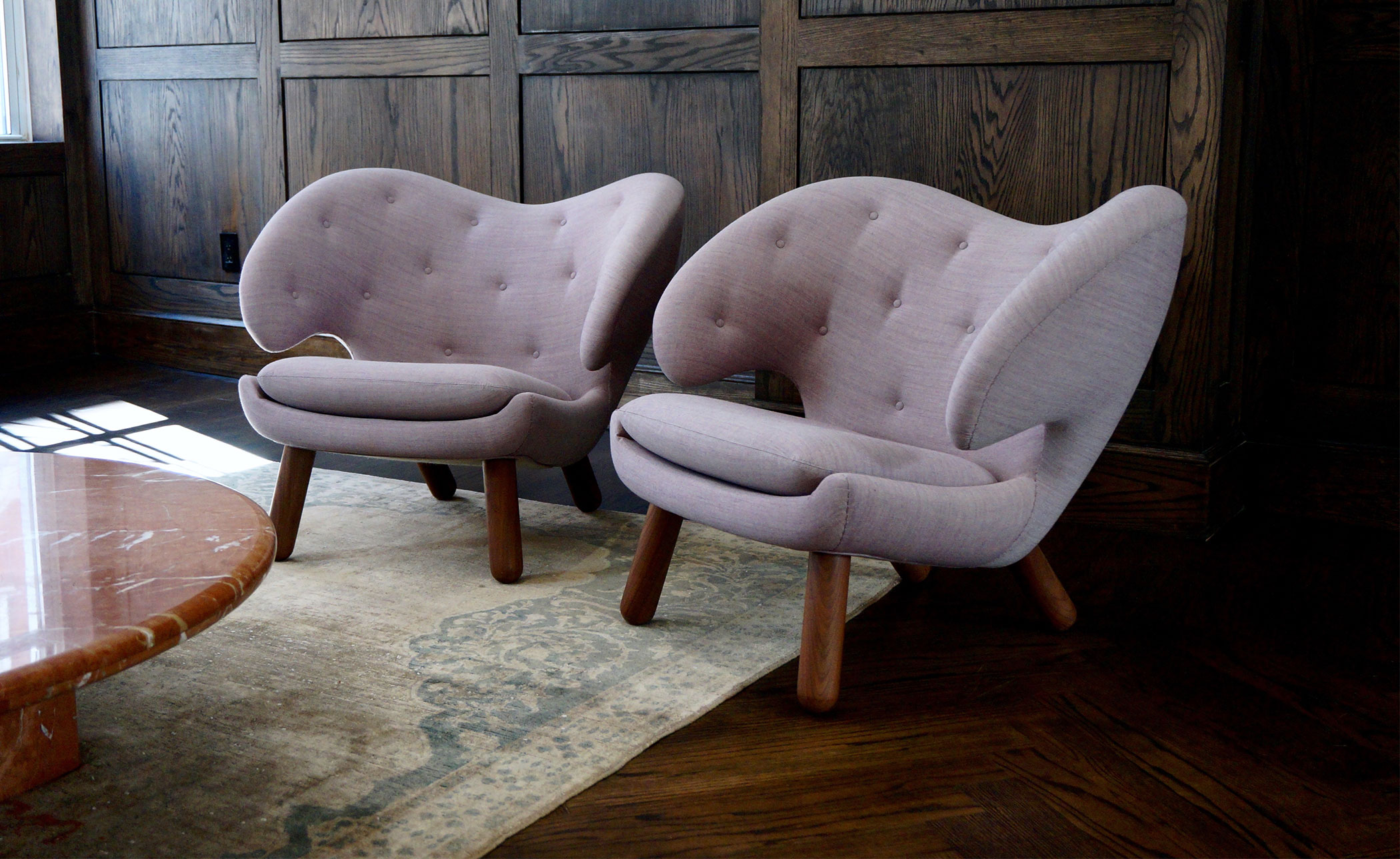 Pelican Chair with Buttons