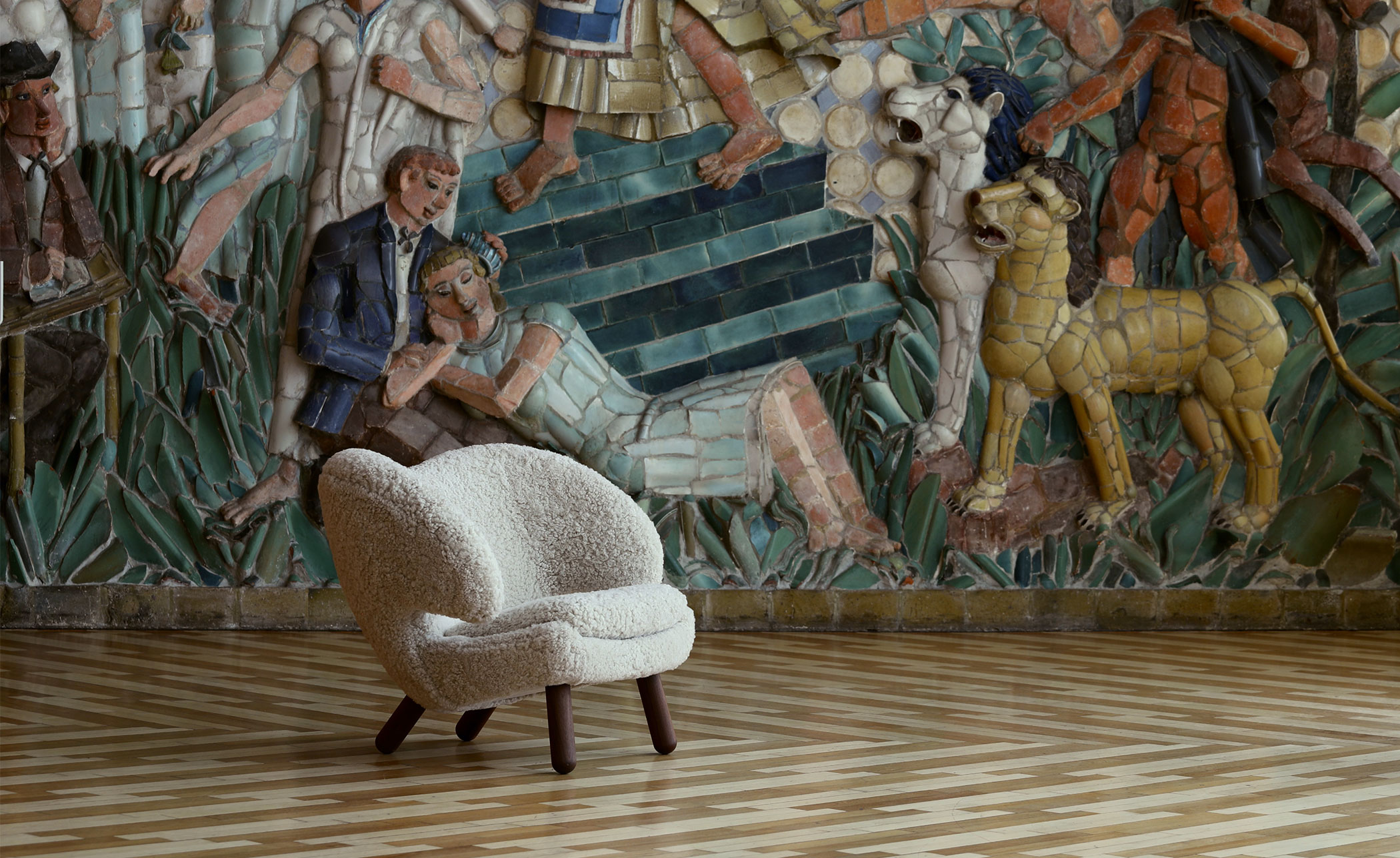 Pelican Chair with Sheepskin