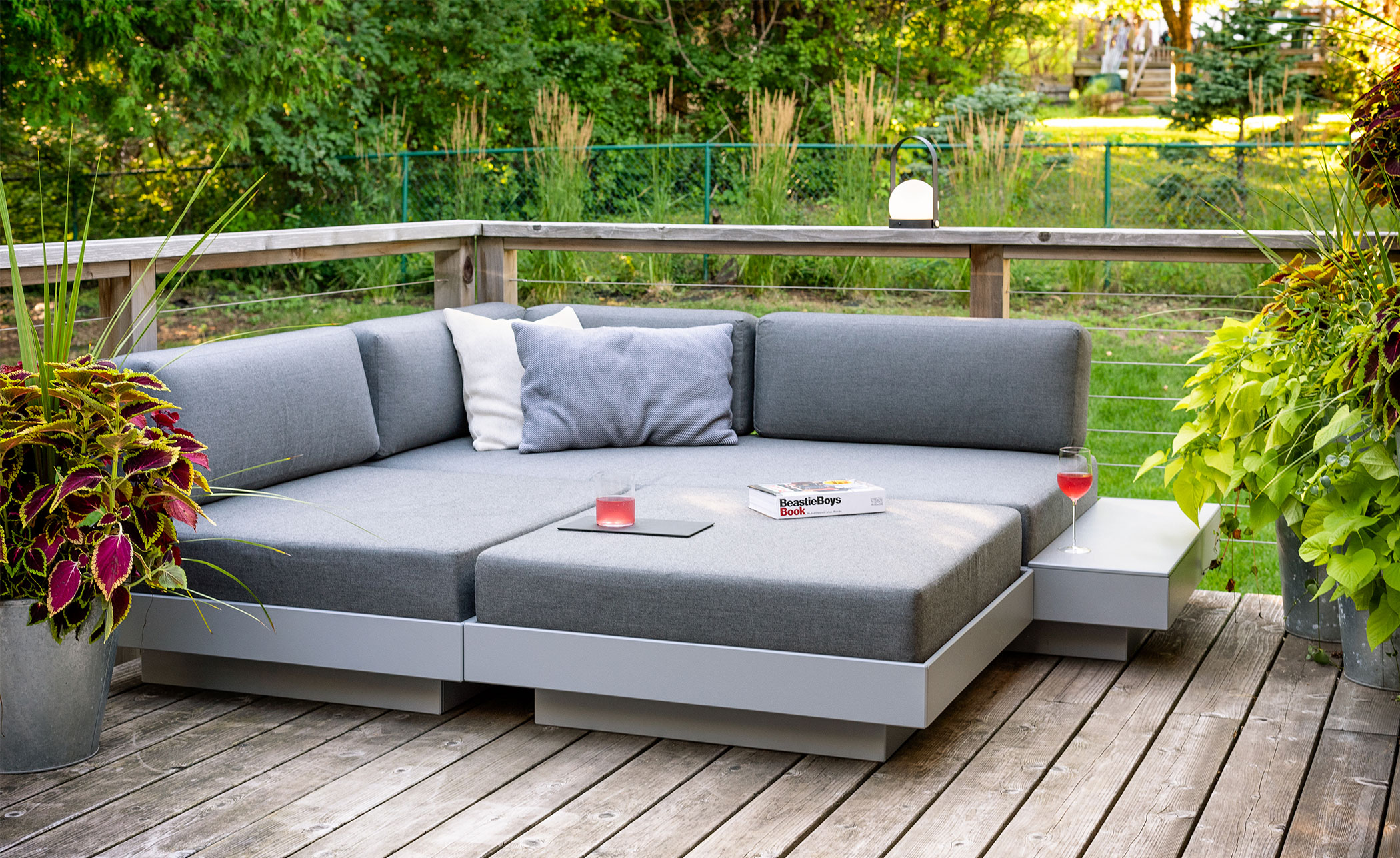 Platform One Chaise