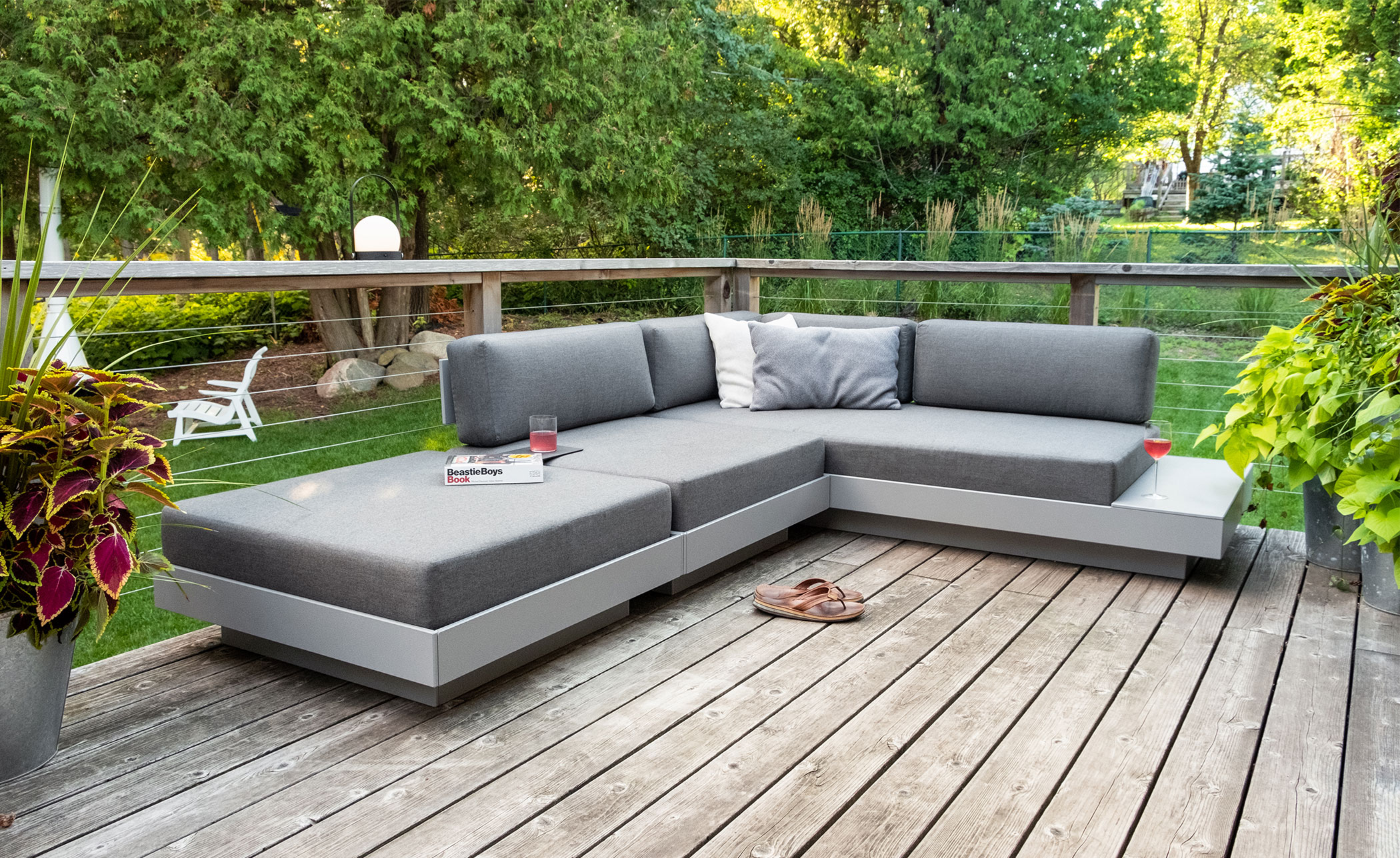 Platform One Daybed
