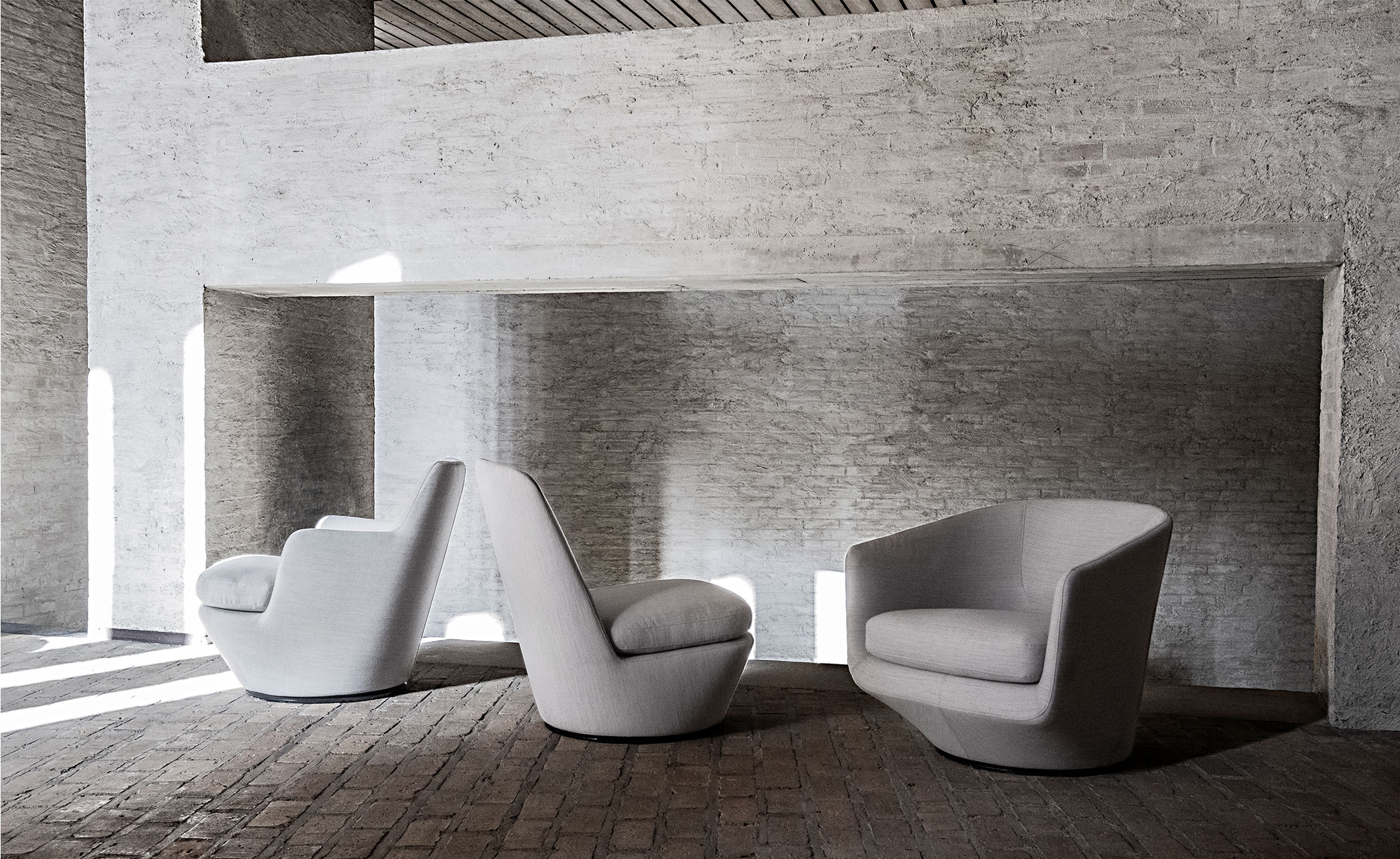 pre swivel lounge chair