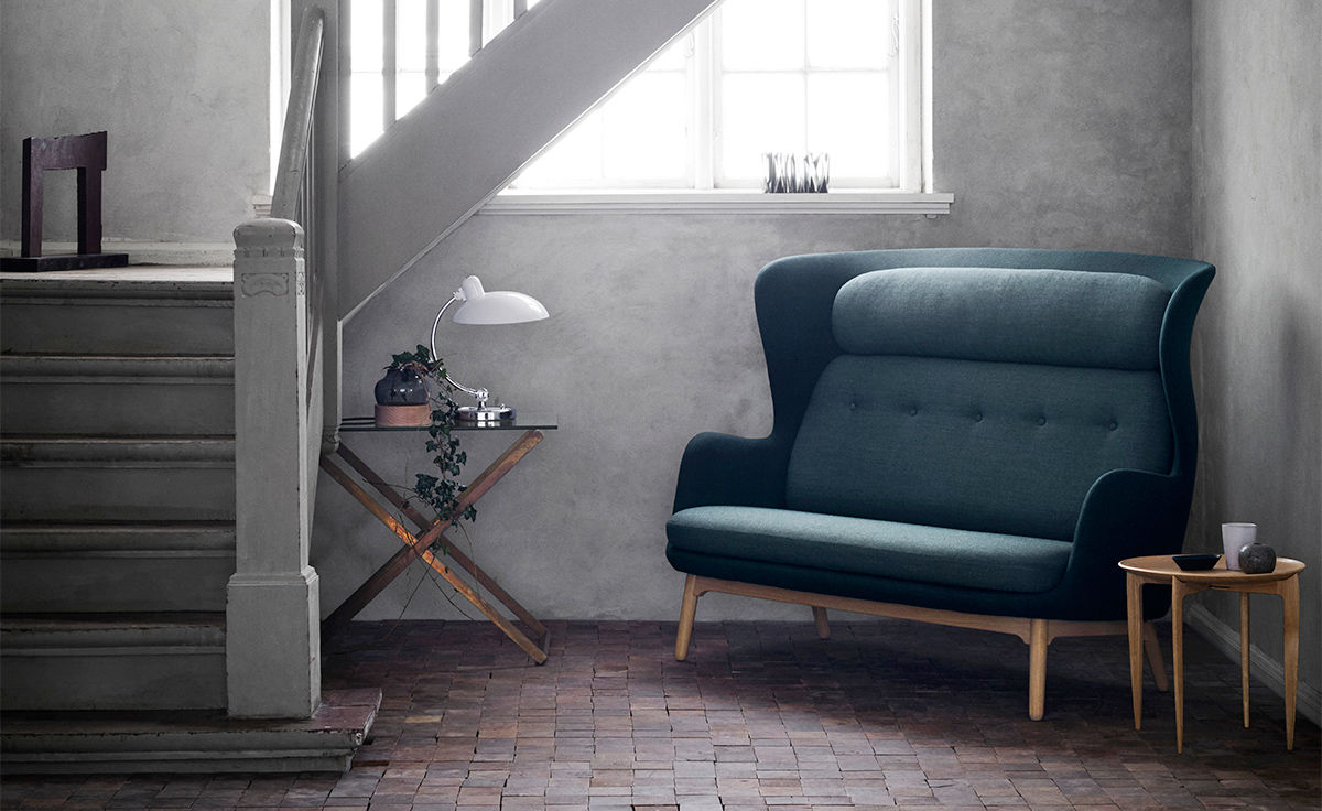 ro™ sofa with wood base