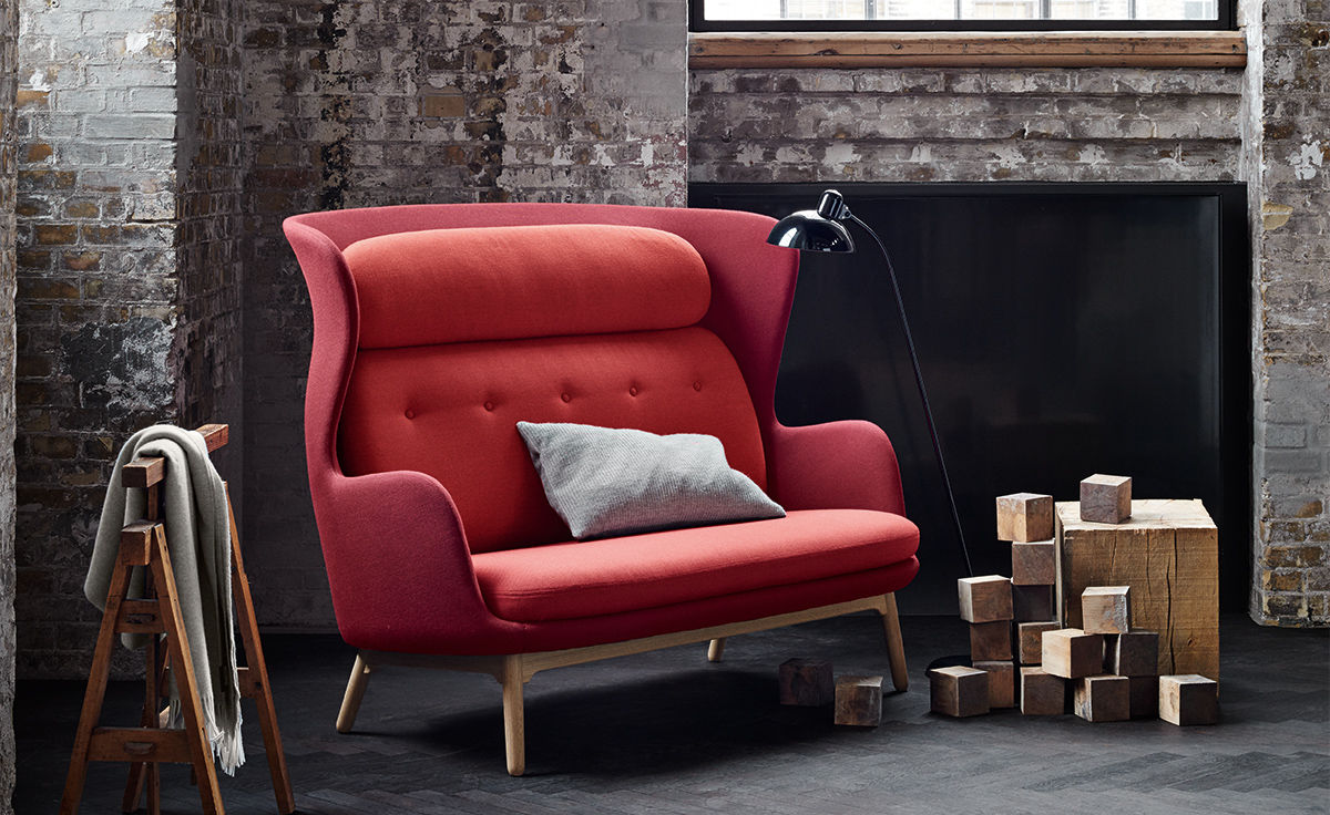 ro™ sofa with wood base