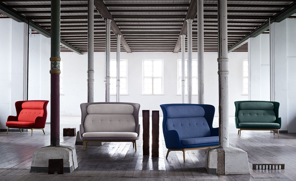 ro™ sofa with wood base