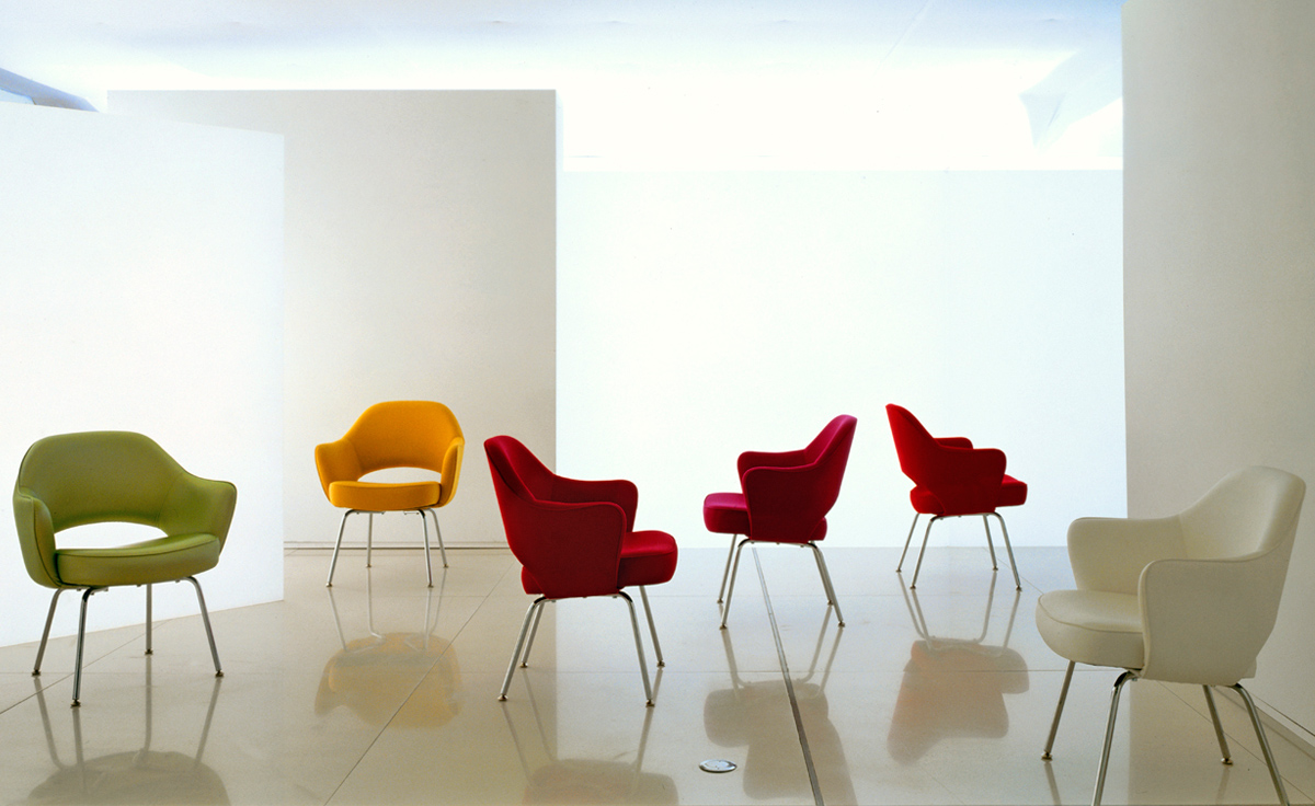 saarinen executive arm chair with metal legs