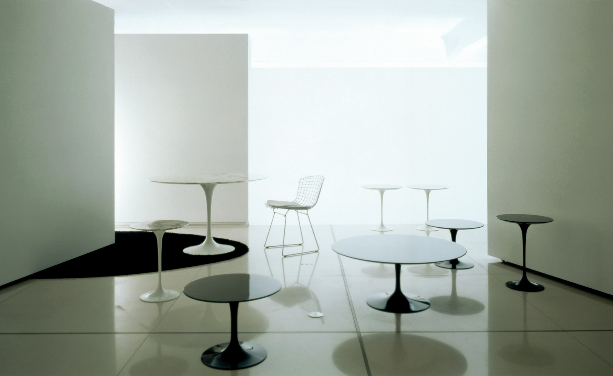 saarinen coffee table - 35" round