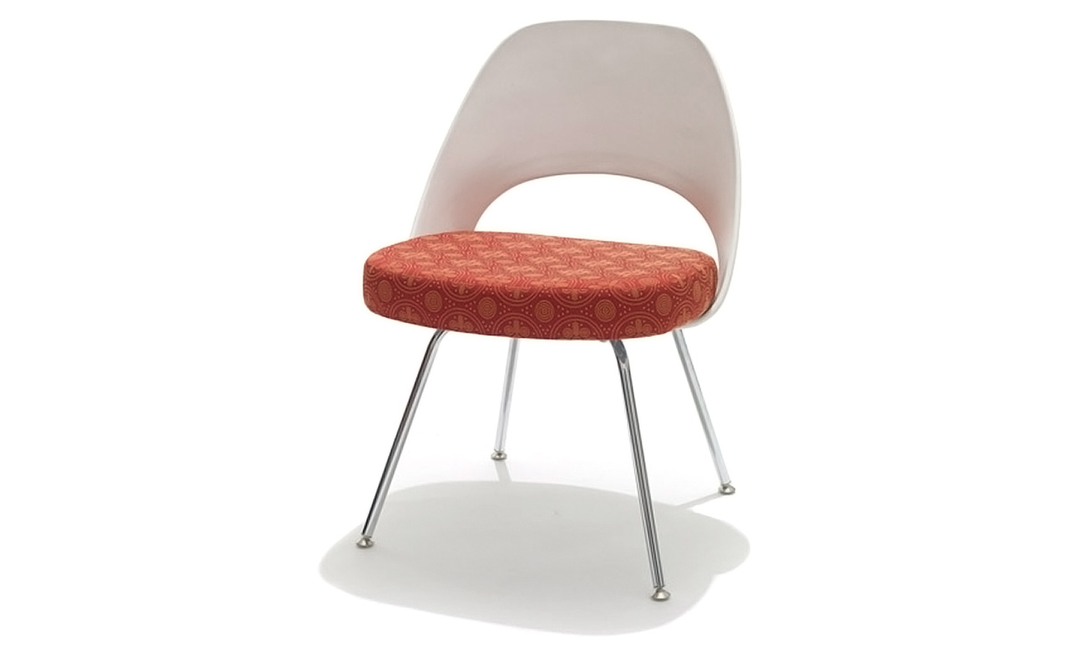 saarinen plastic back side chair with tubular legs