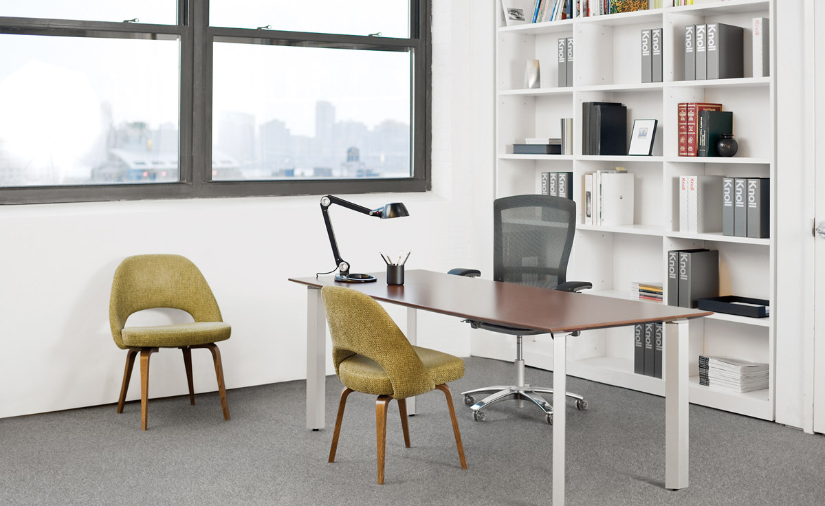 saarinen executive side chair with wood legs