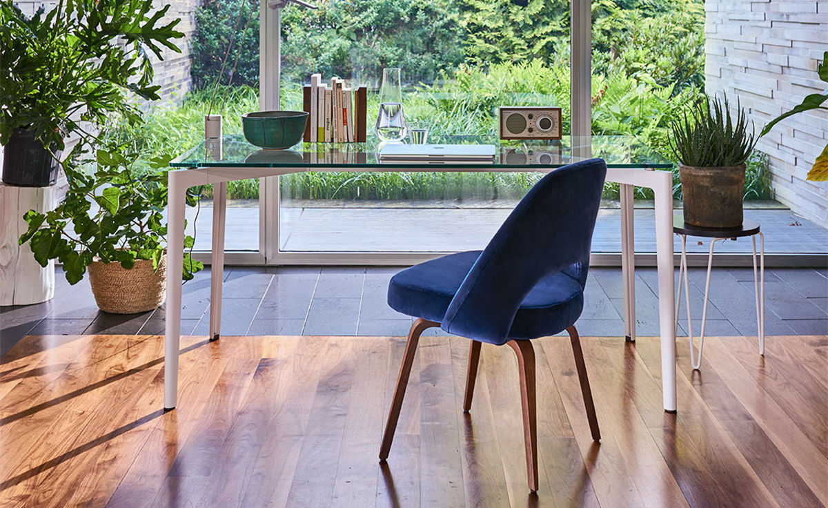 saarinen executive side chair with wood legs