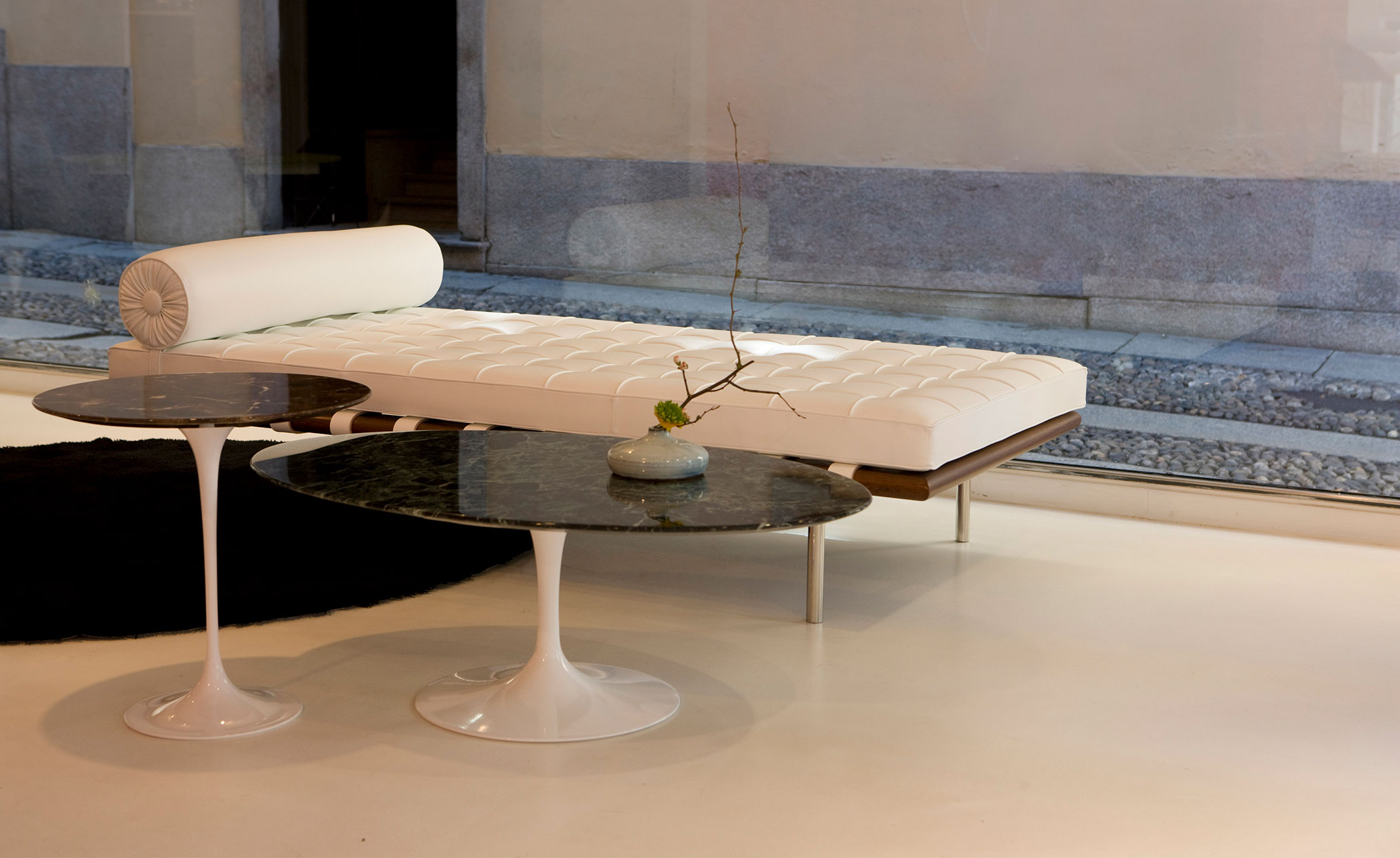 saarinen side table - 16" round