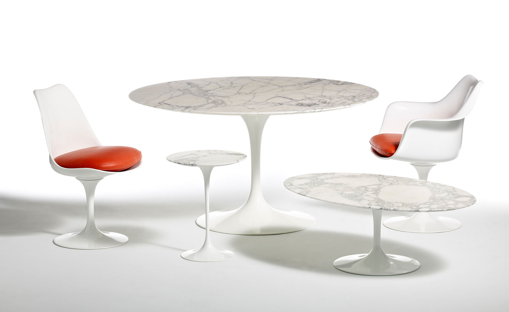 saarinen white tulip arm chair