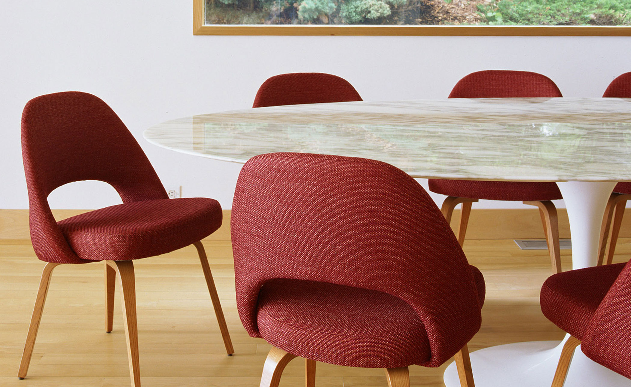 saarinen dining table - 42" round