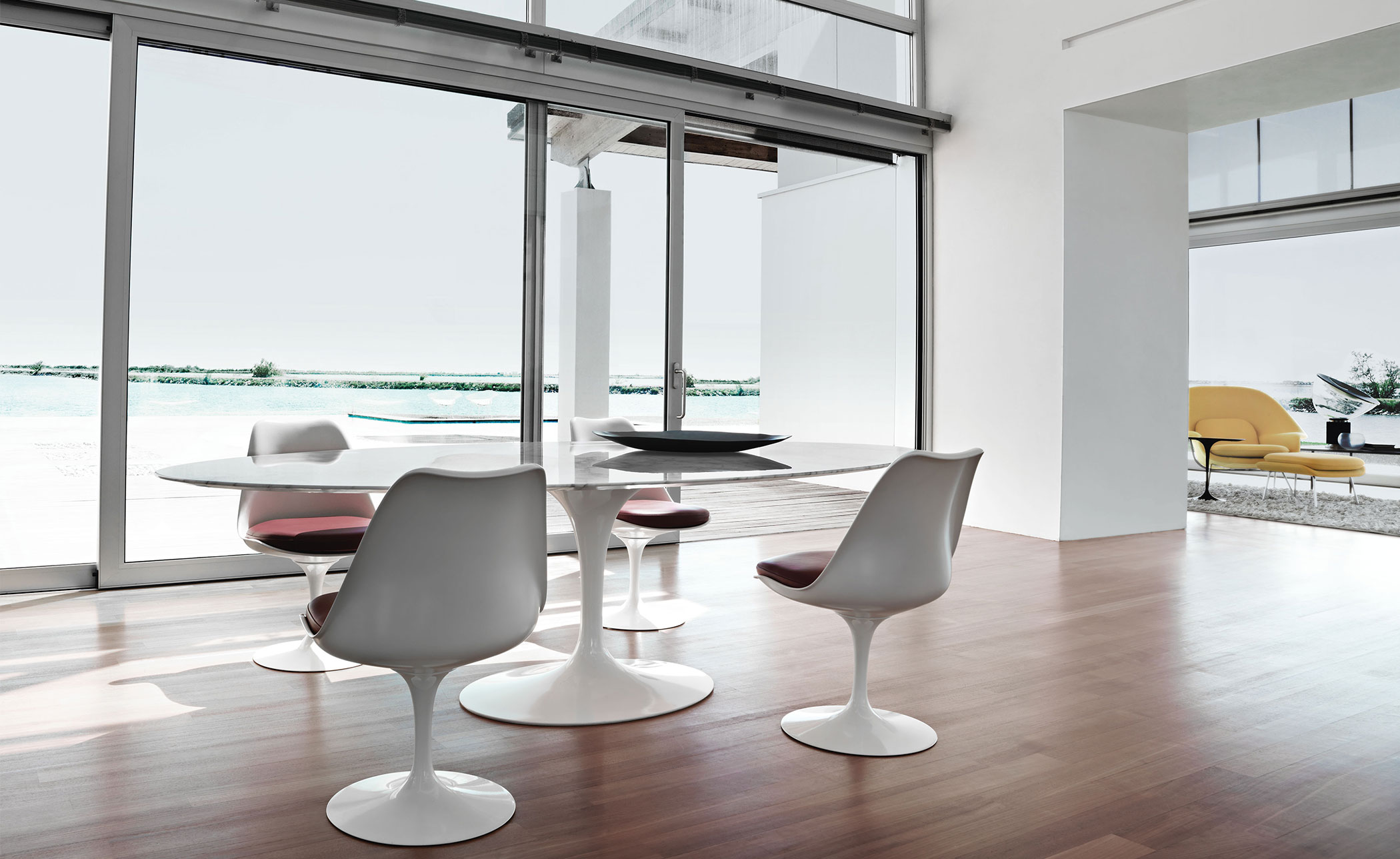 saarinen white tulip side chair