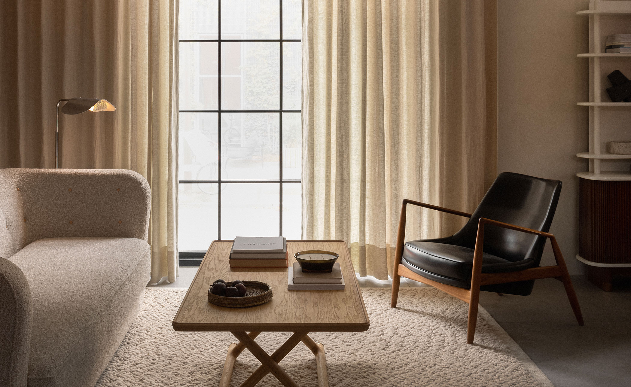 Seal Low Back Lounge Chair