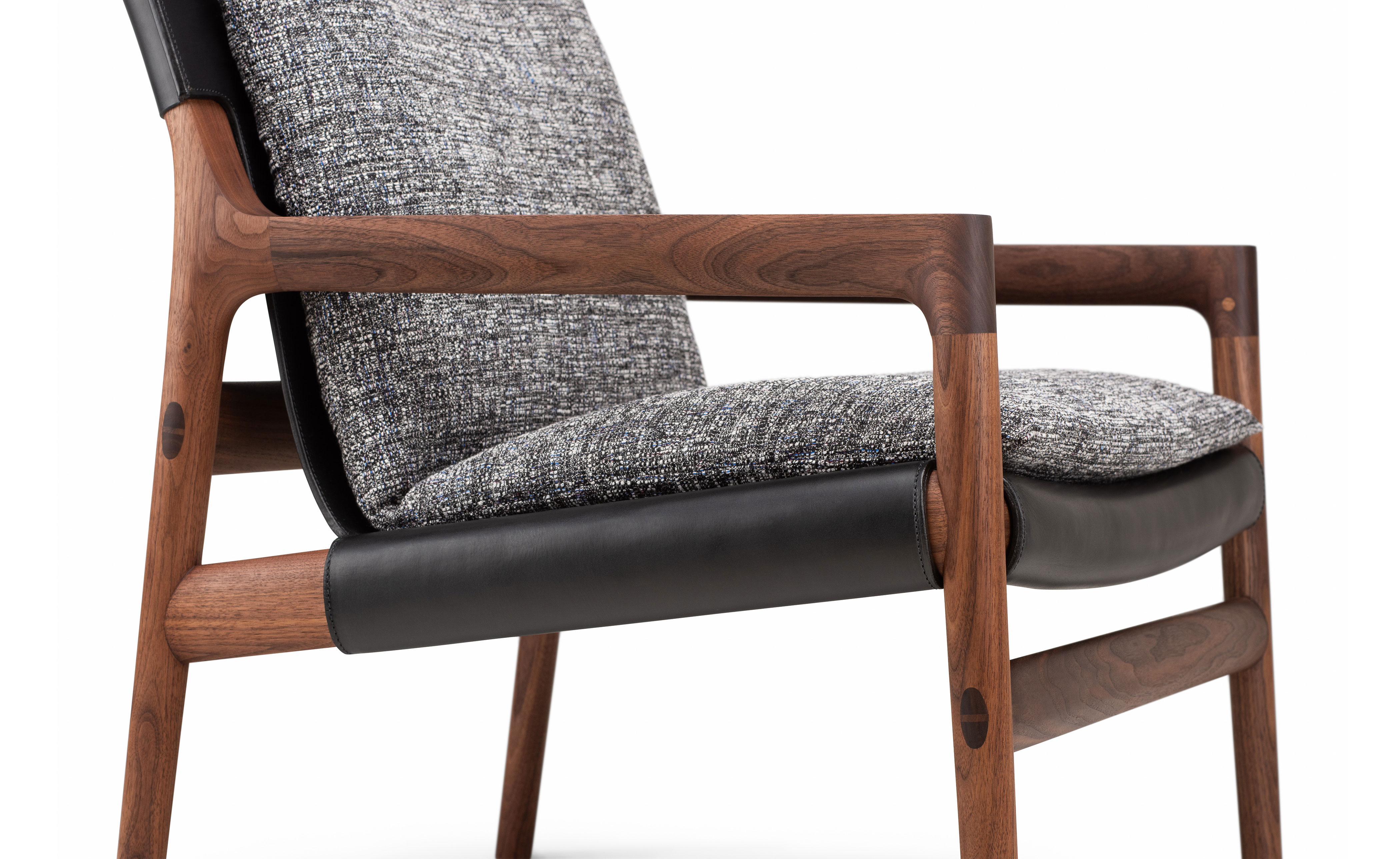 Sela Lounge with narrow arms
