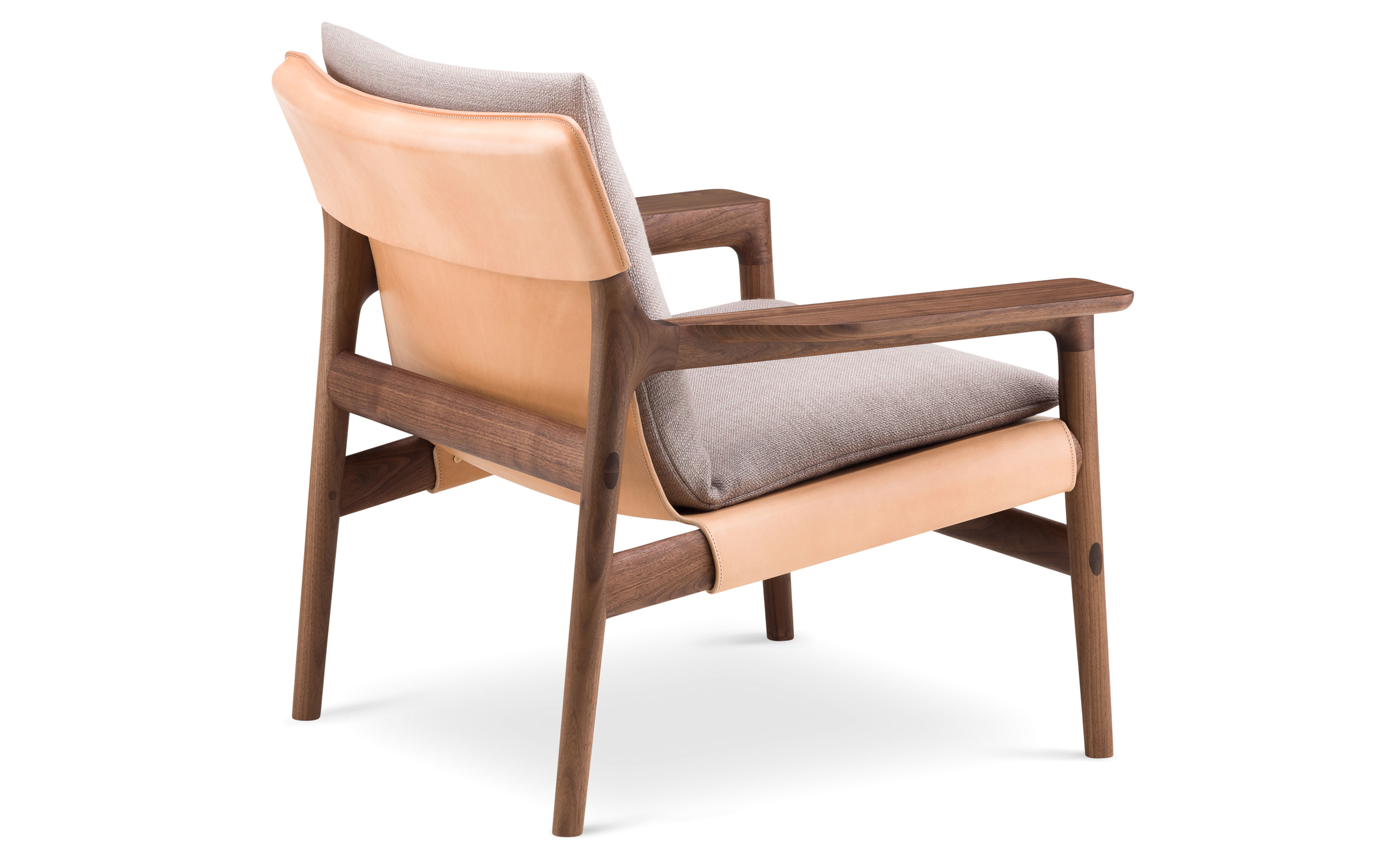 Sela Lounge with wide arms