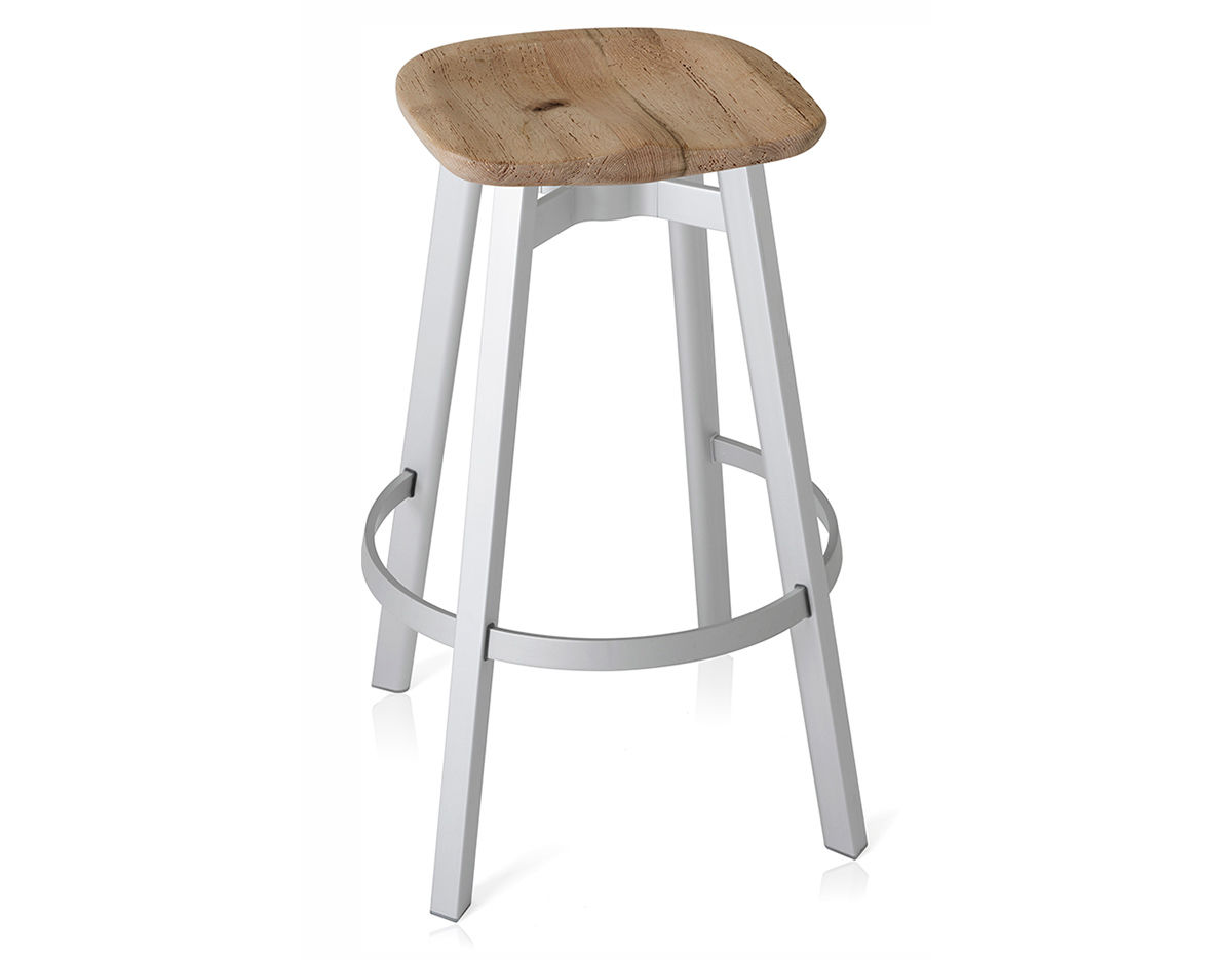 su stool with wood seat
