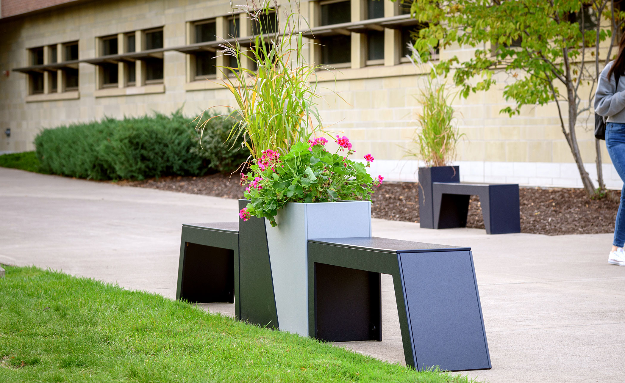 Tessellate Slope Planter