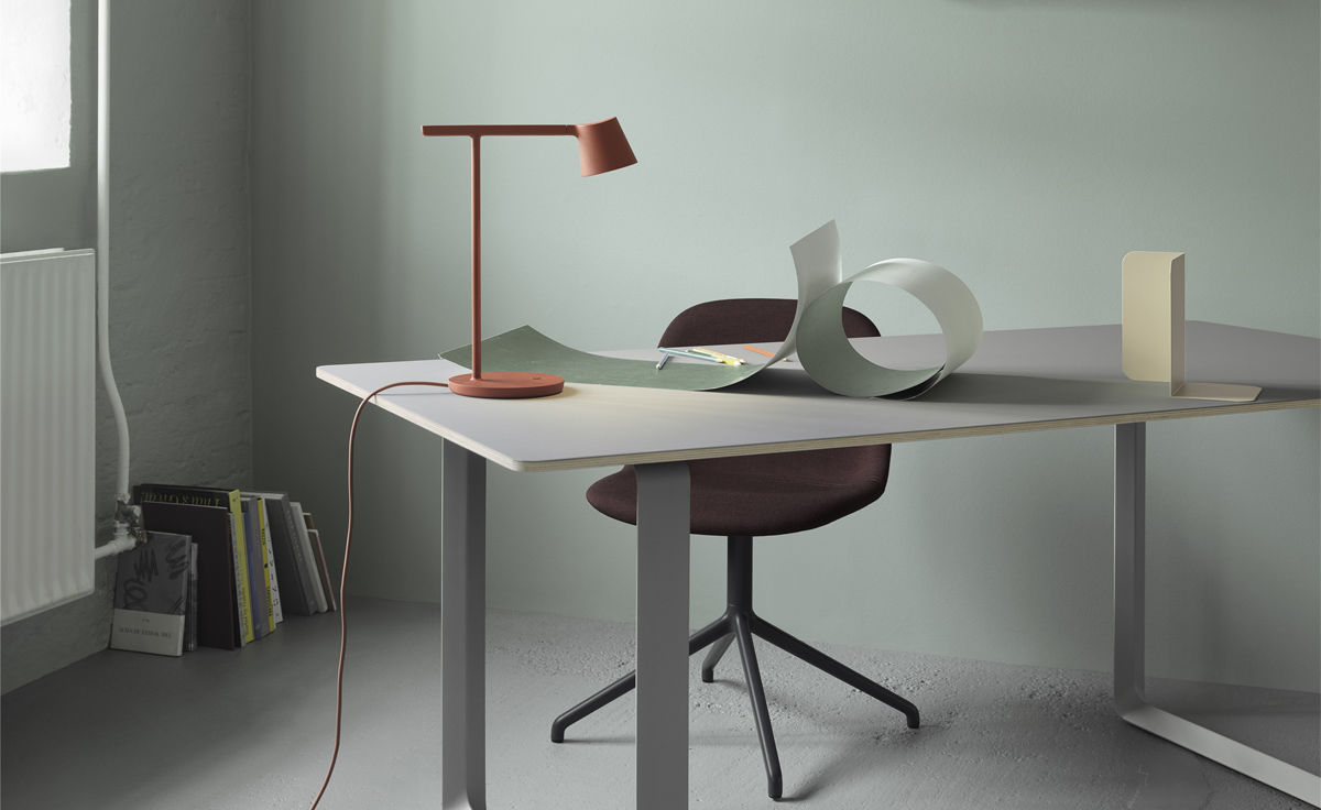tip table lamp