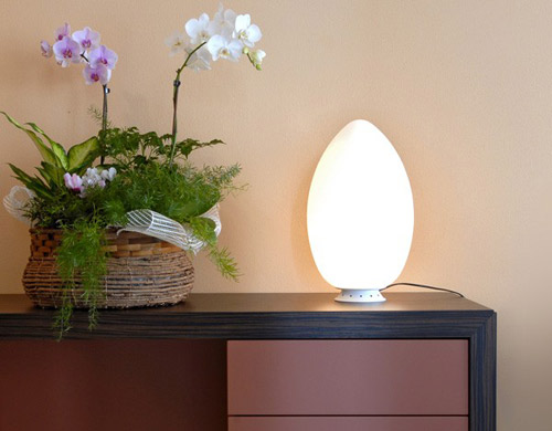 uovo table lamp