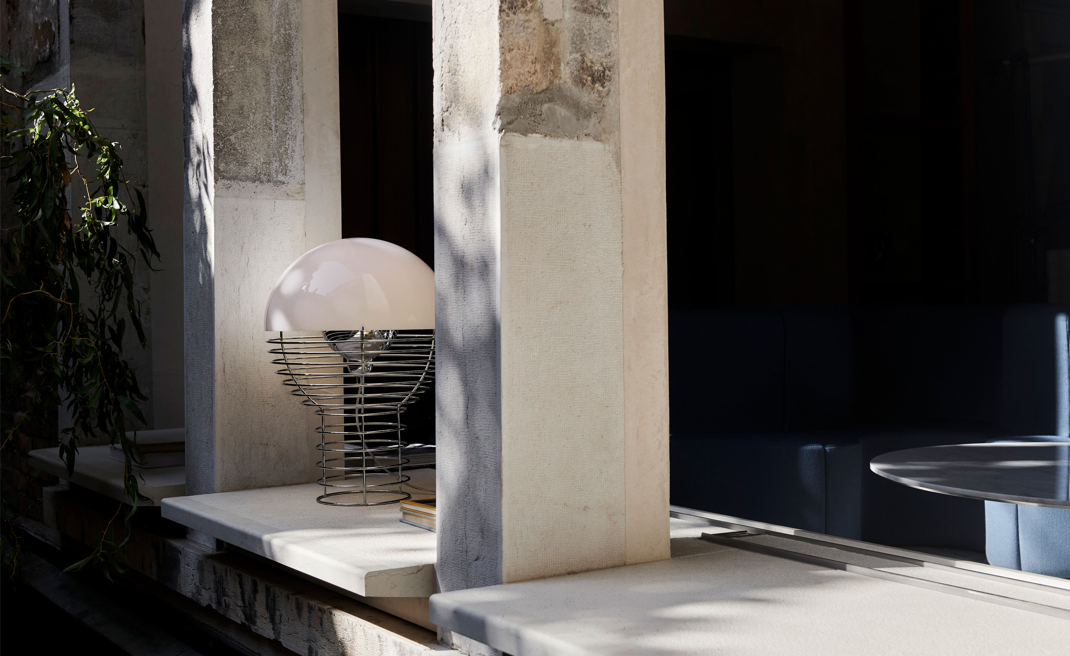 panton wire table lamp